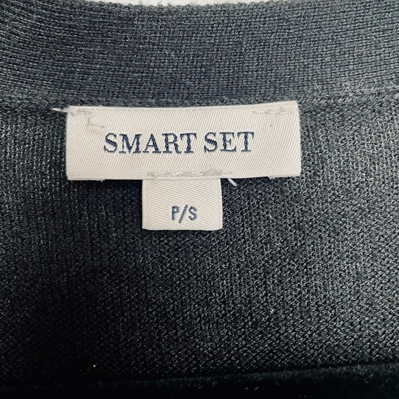 Black women’s v-neck cardigan with lace shoulder details size S - Picture 3 of 6